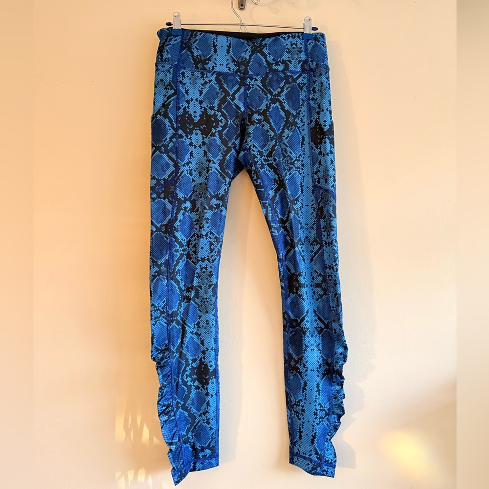 Lululemon "Full-On Luon" Blue Mini Ziggy Snake Print Cropped Leggings US 8 - Picture 3 of 13